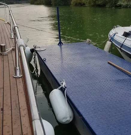 Botel Cafe Sander's Camping Auf Der Mosel *