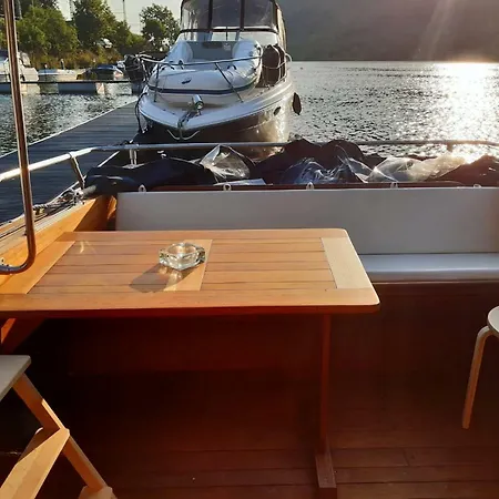 Botel Cafe Sander´s Auf Der Mosel *